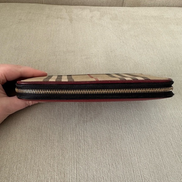 Burberry Wallet - Picture 7 of 11